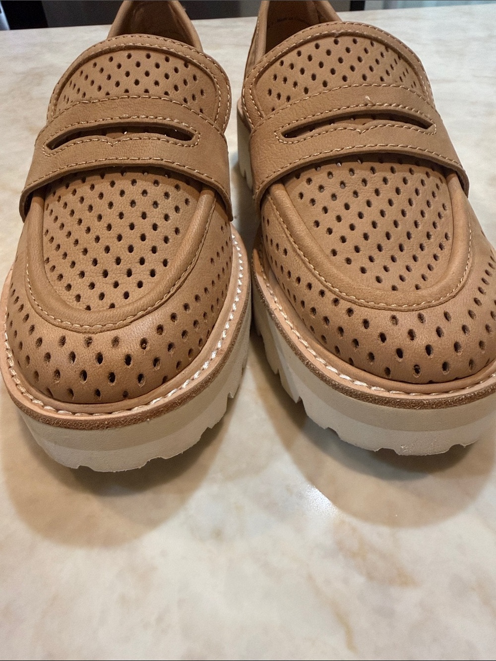 Dolce Vita Women’s Perforated Tan Slip-On Loafers Sz 7 - Picture 6 of 6